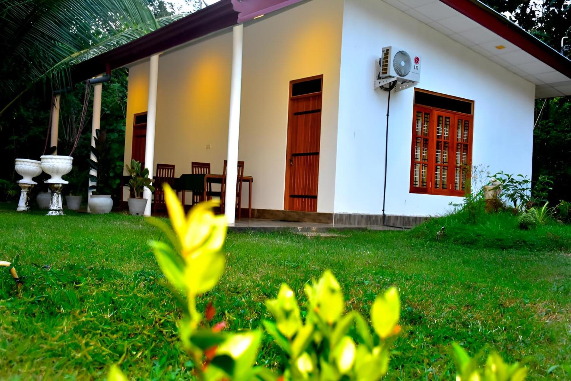 Little Ele Safari Lodge Удавалаве Екстер'єр фото